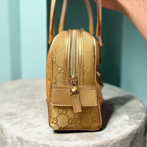 1 TIME ONLY GUCCI RARE Vintage Metallic Gold GG Canvas Bowler Bag Satchel + COA - Picture 4 of 12